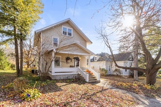 207 S 4th St, Mount Horeb, WI 53572