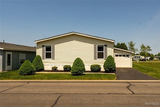 493 Jim Kelly Dr, Lockport, NY 14094