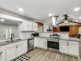 203 Hogg St, Streetman, TX 75848