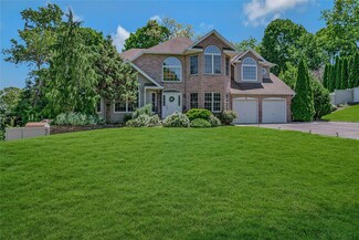 26 Sesame St, Kings Park, NY 11754