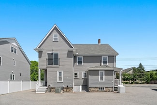 381 Hunnewell St Unit 381, Needham Heights, MA 02494