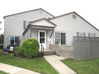 33250 Harper Ave Unit 4, Saint Clair Shores, MI 48082