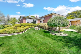15301 Cherry Ln, Oak Forest, IL 60452