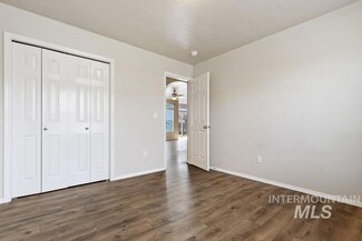 5118 N Starry Night Ave, Meridian, ID 83646