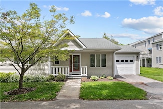 446 Paddock Ln, Bristol, RI 02809