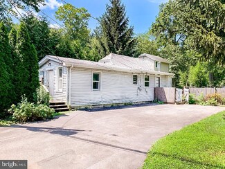 106 Lakeview Terrace, Oakland, NJ 07436