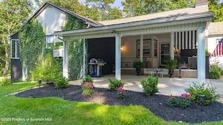 805 E Mountain Rd, Scranton, PA 18505
