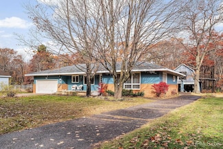 211 Midway Dr, Negaunee, MI 49866