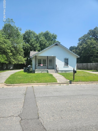 514 Margaret St, Clinton, NC 28328