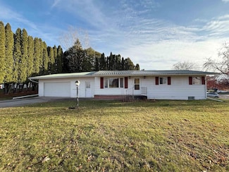 1306 Skyline Dr, Decorah, IA 52101