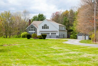 115 Maplewood Dr, Arundel, ME 04046
