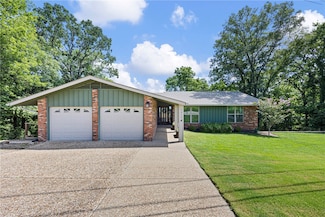 1317 Skyline Dr, Russellville, AR 72802