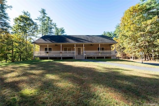 109 3rd St, Godeffroy, NY 12729