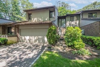274 Vista Dr, Jericho, NY 11753