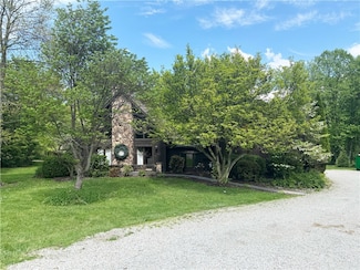123 Wiggins Ln, Uniontown, PA 15401