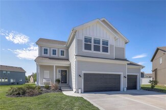 12405 Black Oak Cir, Peculiar, MO 64078