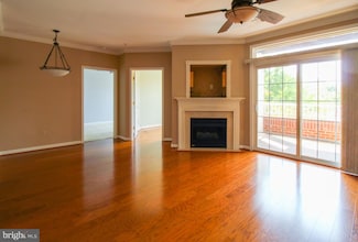 4950 Brenman Park Dr Unit 213, Alexandria, VA 22304