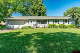 521 521 N 4th St, St. James, MN 56081