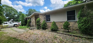 25738 Lake Dr, Elkhart, IN 46514