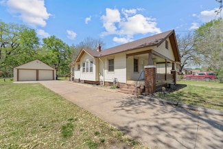 1003 N 12th St, Salina, KS 67401