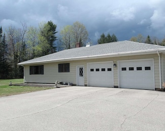 81 Hill St, Lyndonville, VT 05851