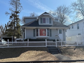 8 Quirk Ave, Holyoke, MA 01040