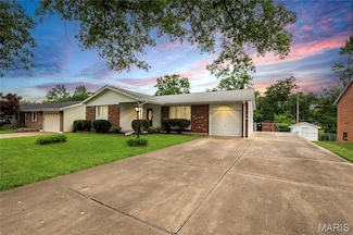 1968 Centurion Dr, Fenton, MO 63026