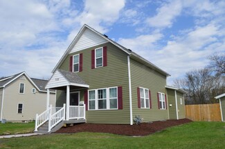 702 N Front St, Crookston, MN 56716
