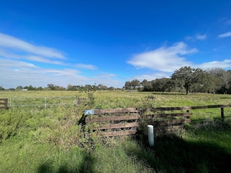 47130 Qualls Rd, Hempstead, TX 77445