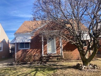383 E 327th St, Willowick, OH 44095