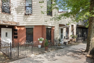 18 Russell St Unit 14, Greenpoint, NY 11222