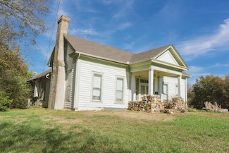 215 Paris St, Ladonia, TX 75449