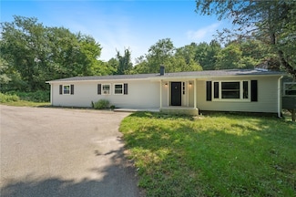 260 Woodville Alton Rd, Hope Valley, RI 02832