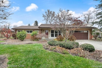 2510 Sunhill Dr, Waterford, MI 48329