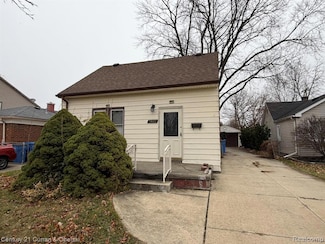 5692 Highview St, Dearborn Heights, MI 48127
