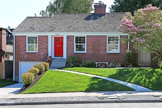 3246 W Viewmont Way W, Seattle, WA 98199