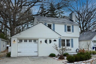 26 Brookline Ln, Dearborn, MI 48120