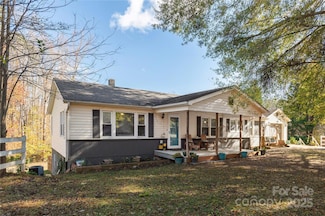 21 Walker Street Extension, Columbus, NC 28722