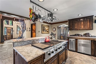 942 Lake Edge Way, Lake Arrowhead, CA 92352