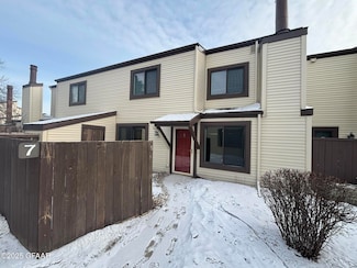 1015 N 39th St Unit B7, Grand Forks, ND 58203