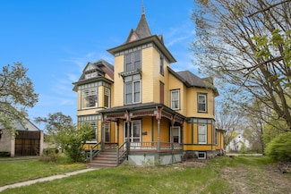 208 N Main St, Three Rivers, MI 49093
