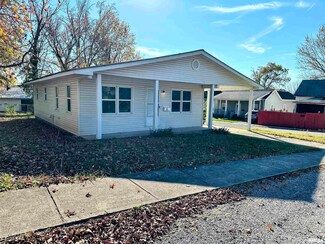 423 W Elm St, Harrisburg, IL 62946