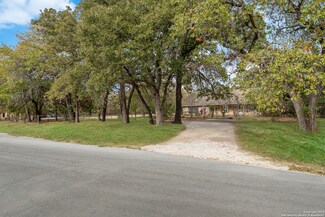 304 Hickory Trail Dr, La Vernia, TX 78121