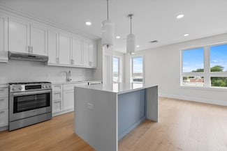 301 Border St Unit 601, Boston, MA 02128