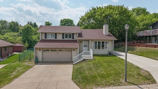 915 26th St NW, Minot, ND 58703