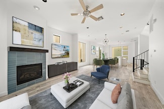 906 Reinerman St, Houston, TX 77007