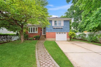 82 Cherry Ln, Lynbrook, NY 11563