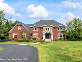 1 Stoneridge Dr, Albany, NY 12211