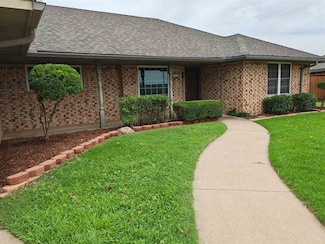 308 SE Camelot Dr, Lawton, OK 73501
