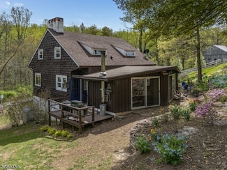 350 Tunnel Rd, Asbury, NJ 08802